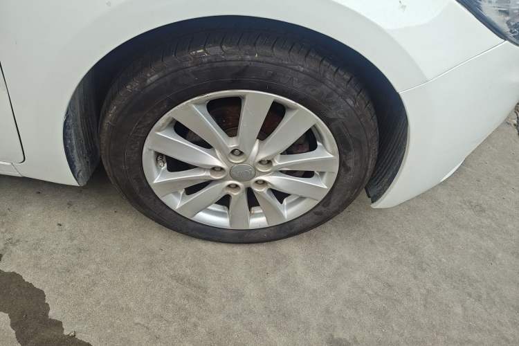 Used Kia K3 2015 1.6L Automatic GL Right Front Wheel Hub