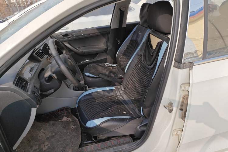 Used Skoda Rapid 2016 1.6L Manual Front-Wheel-Drive Version
