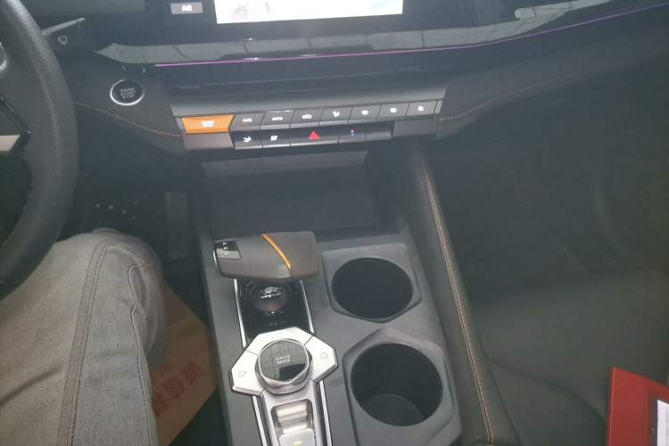 Used CHANGAN UNI-V 2022 2.0T Leading-Speed Edition
