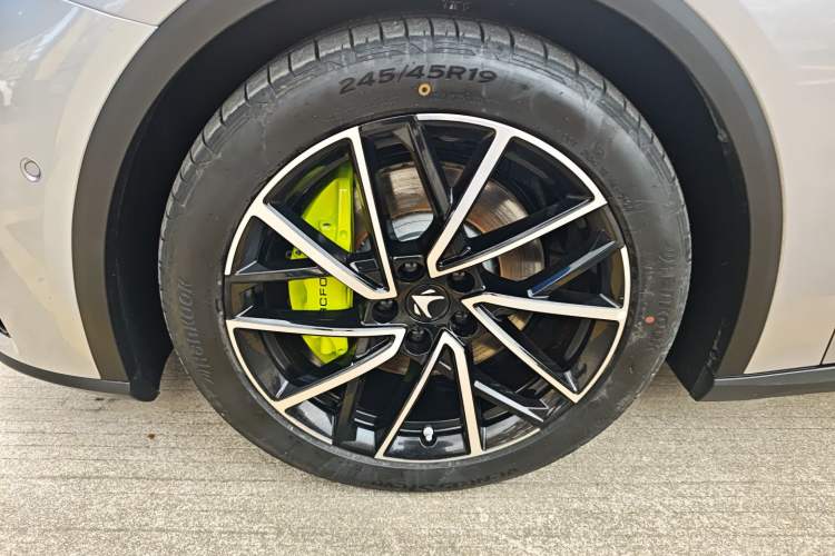 Used ARCFOX Alpha S5 2024 560MAX 185kW Left Front Wheel Hub