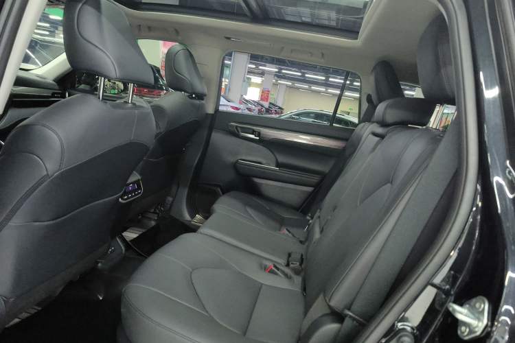 Used Toyota Highlander 2024 2.5L Smart Electric Hybrid Dual-Engine Four-Wheel Drive Prestige Version – 7 Seats