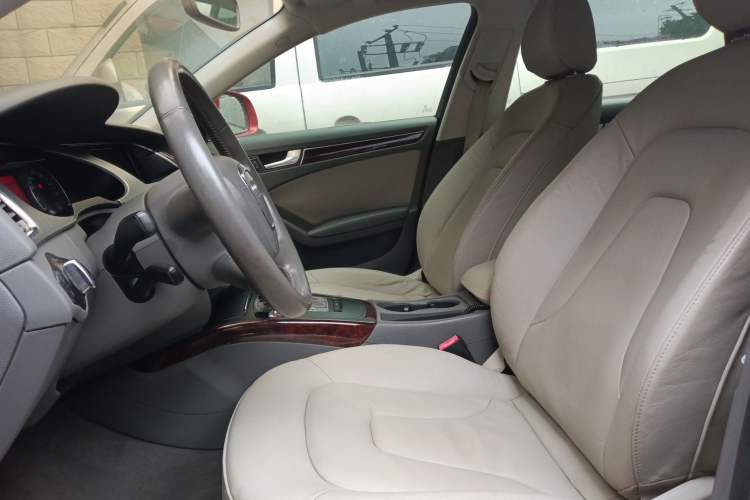 Used Audi A4L 2012 2.0 TFSI automatic Comfort trim level