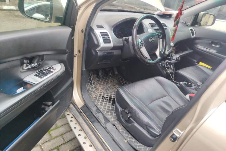 Used BYD S6 2014 2.0L Manual Luxury 5-Seater Driver Seat