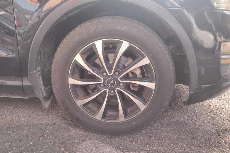 Used Zotye SR7 2016 1.5T CVT Cube Heart Edition China V Standard Right Front Wheel Hub