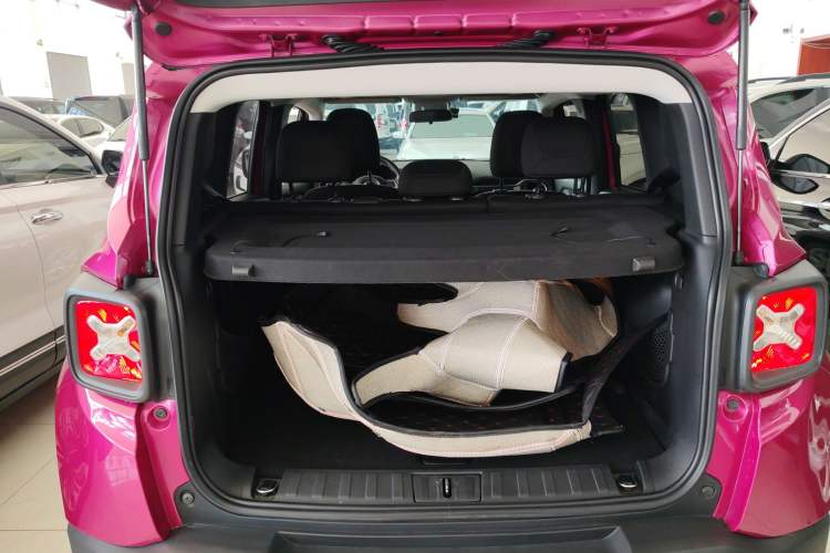 Used Jeep Renegade 2017 180T Automatic Jingneng Edition Trunk