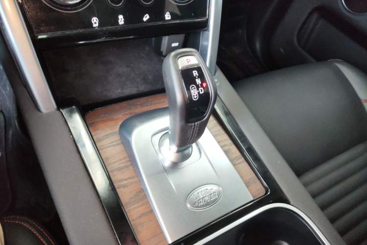 Used Land Rover Discovery Sport 2022 249 PS R-Dynamic S Performance Edition 5 Seats Gear Lever