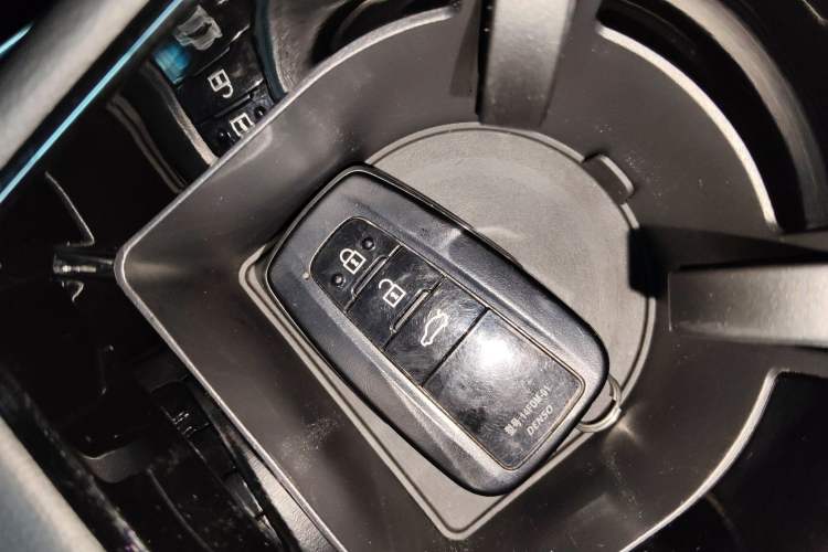 Used Toyota Avalon 2019 2.0L Ambition Edition China VI