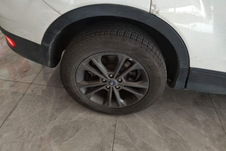 Used Ford Kuga 2019 EcoBoost 180 Two-Wheel-Drive Platinum Edition China VI Standard Right Rear Wheel Hub