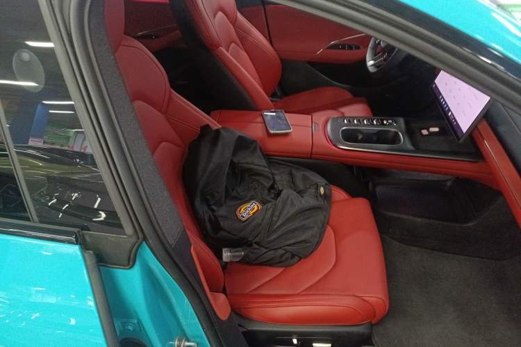 Used Xiaomi Auto SU7 2024 Rear-Drive Ultra-Long Range Advanced Pro-Level Intelligent Driving Version Right Front Seat