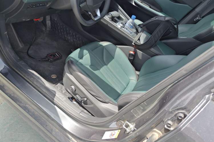 Used CHANGAN UNI-V iDD 2024 Blue Whale Smart Electric iDD 136km Luxury Model
