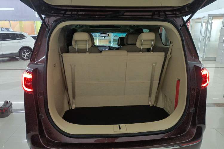 Used Buick GL8 2022 ES Landtrek 653T Luxury Edition Trunk