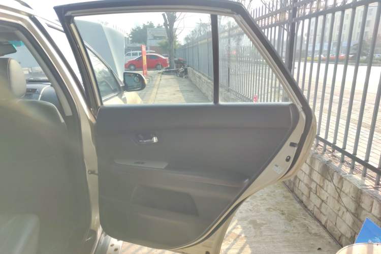 Used BYD S6 2014 2.0L Manual Luxury 5-Seater
