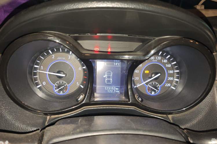 Used JMC Yuhu 5 2018 2.4T Classic Edition Diesel Manual Two-Wheel Drive Luxury Long-Wheelbase JX4D24A5L