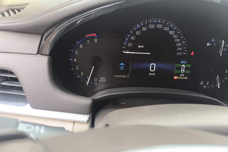 Used Cadillac XTS 2014 28T Comfort Version Odometer Close Up