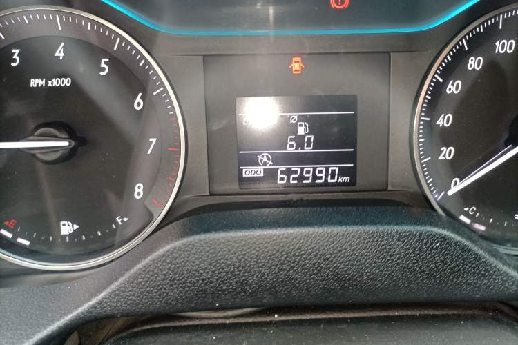 Used Buick GT 2016 15N Manual Entry-Level Trim Odometer Close Up