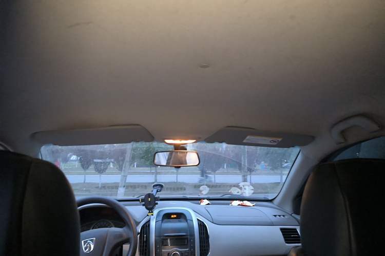 Used Baojun 630 2011 1.5L manual standard version
