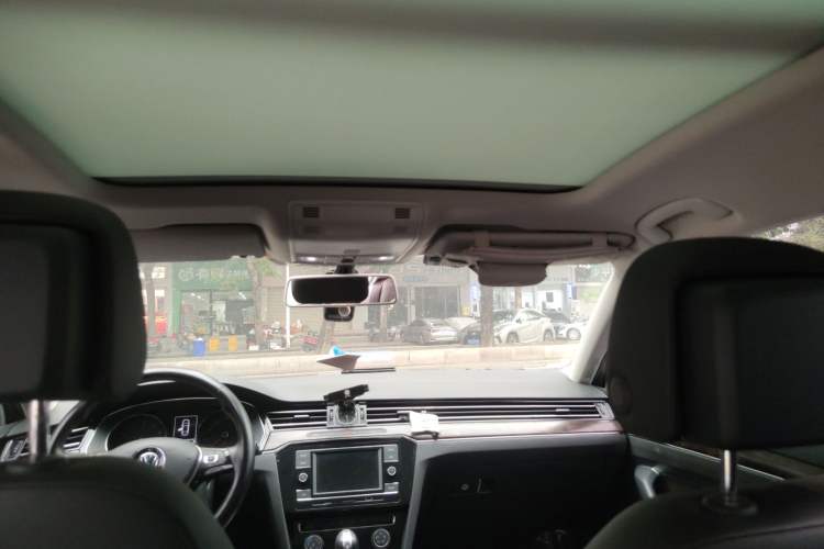 Used Volkswagen Magotan 2019 330TSI DSG Leading Model China VI Standard Headliner