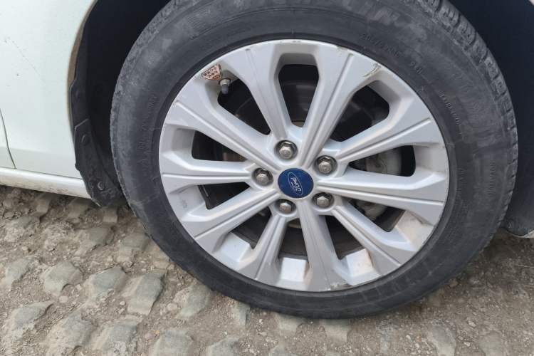 Used Ford Escort 2015 1.5L Automatic Fashion Model
