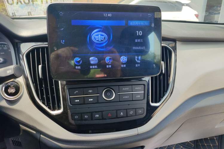 Used FAW Senya R7 2016 1.6L Automatic Prestige Model Audio And AC Panel