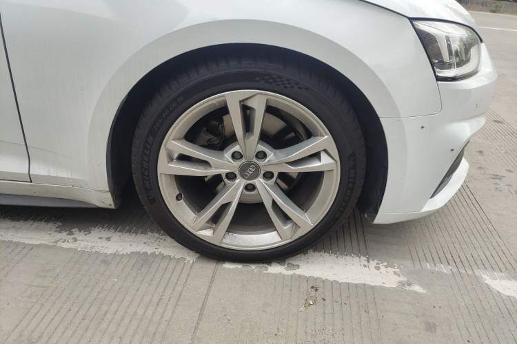 Used Audi A5 2019 Sportback 40 TFSI Fashion Model Right Front Wheel Hub