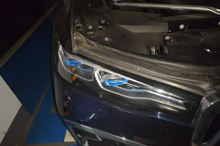 Used BMW X7 2022 xDrive40i Executive M Sport Package Right Front Headlight