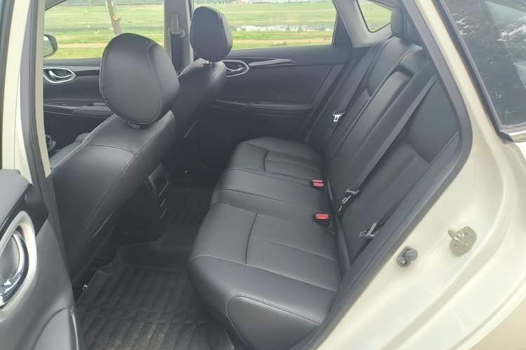 Used Nissan Sylphy 2019 1.6XV CVT Smart Connect Luxury Edition China VI Standard Left Rear Seat
