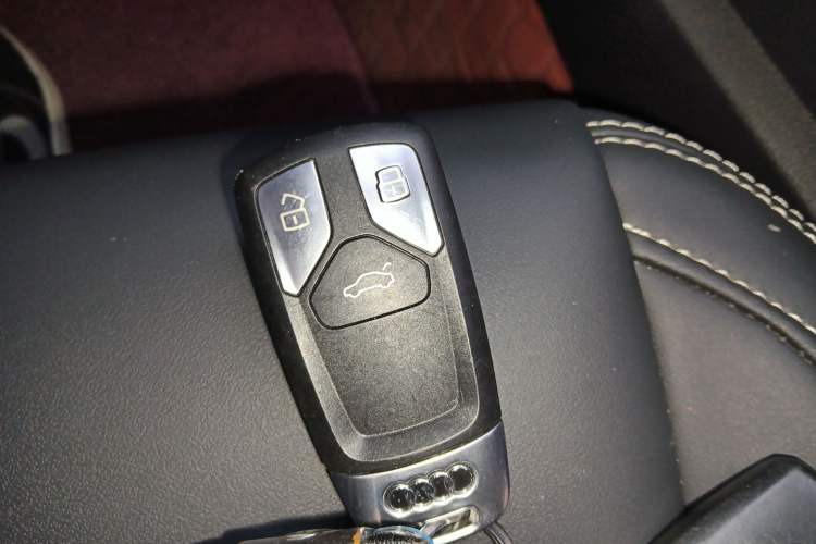 Used Audi A4L 2018 30th Anniversary Edition 40 TFSI Trendy Model Vehicle Key