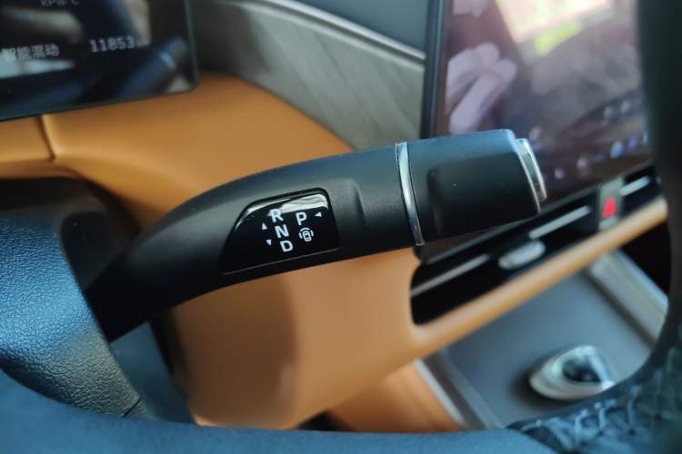 Used Wey Gaoshan 2025 Four-Wheel Drive Alpine 8 Gear Lever
