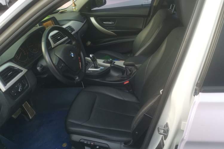 Used BMW 3 Series 2015 320i Luxury Line Stylish Edition