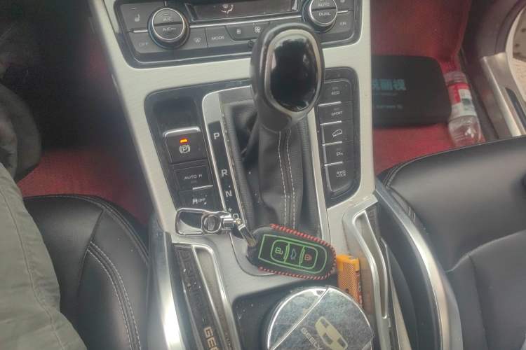 Used Geely Auto Emgrand X7 Sport 2016 1.8TD Automatic All-Wheel Drive Smart Version Gear Lever