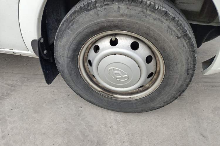 Used SAIC MAXUS Xintu V80 2023 2.0T Manual Classic Aoyuntong Long Wheelbase Mid-Height 6/7/8/9-Seater Right Front Wheel Hub