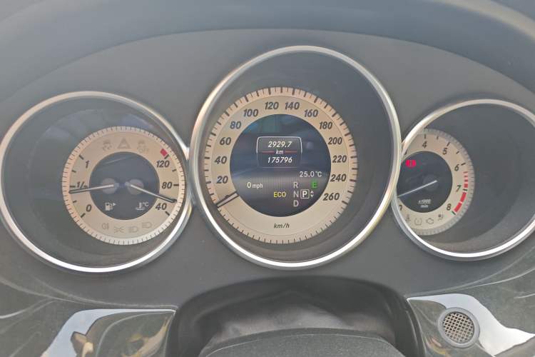 Used Mercedes-Benz CLS 2012 CLS 300 CGI Odometer Close Up