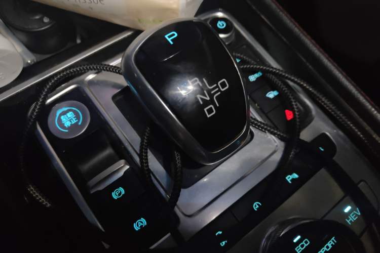 Used BYD Tang New Energy 2018 DM 2.0T All-Wheel Drive Smart Connectivity Luxury Model 7 Seats China V Emission Standard