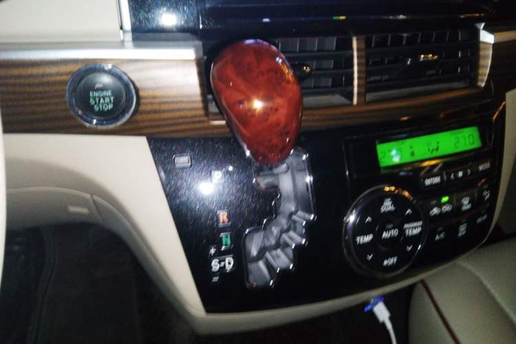 Used Toyota Previa 2012 2.4L 7-Seater Luxury Edition