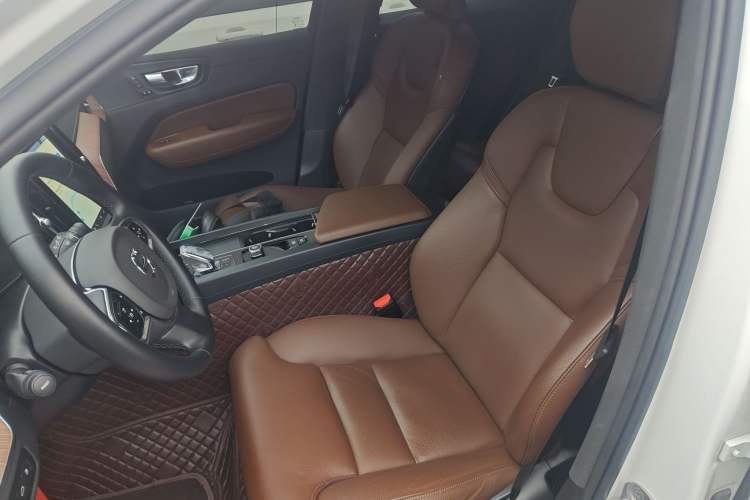 Used Volvo XC60 New Energy 2023 T8 Plug-in Hybrid Long-Range All-Wheel Drive Smart Luxury Edition
