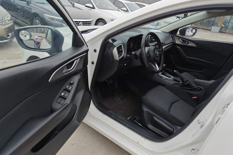 Used Mazda Mazda 3 Axela 2017 Hatchback 1.5L Automatic Comfort Model Emission Standard China V