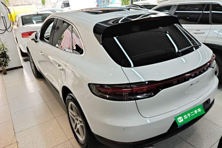 Used Porsche Macan 2018 Macan 2.0T Rear Left 45 Deg