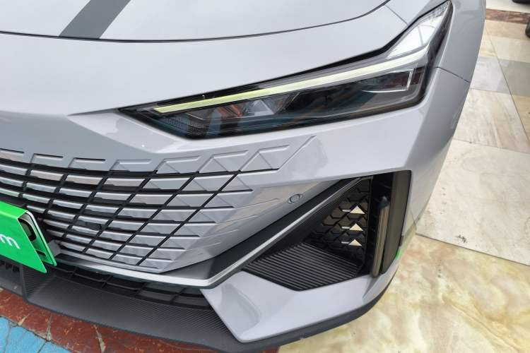 Used CHANGAN UNI-V iDD 2023 ZhiDian iDD 1.5T 113km Smart & Fun Version
