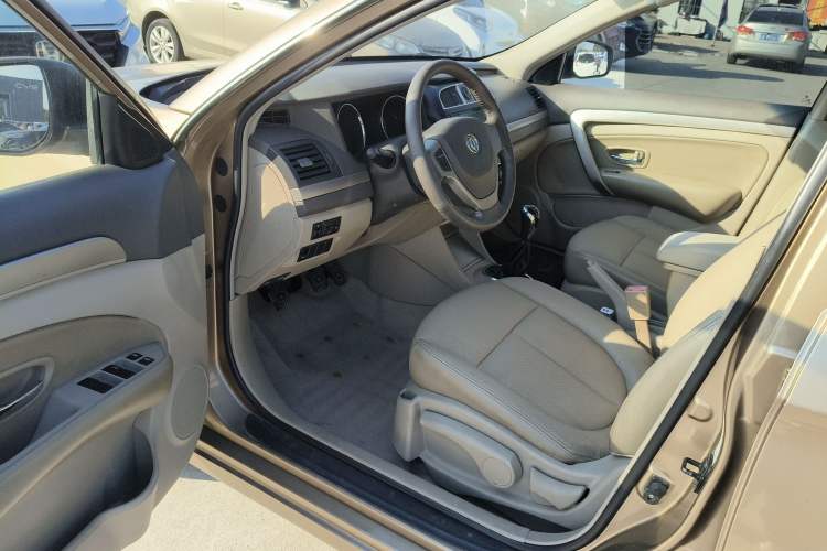 Used Dongfeng Aeolus A60 2012 1.6L Manual Luxury Model
