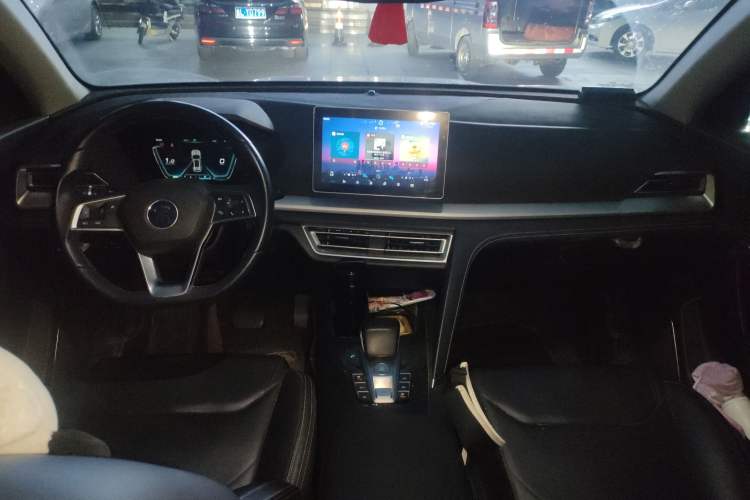 Used BYD Song 2021 Classic Edition 1.5T Automatic Elite Model Center Console