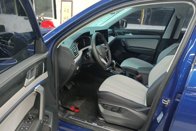 Used Volkswagen Tayron GTE Plug-in Hybrid 2023 280TSI Luxury Plus Advanced Edition Driver Seat