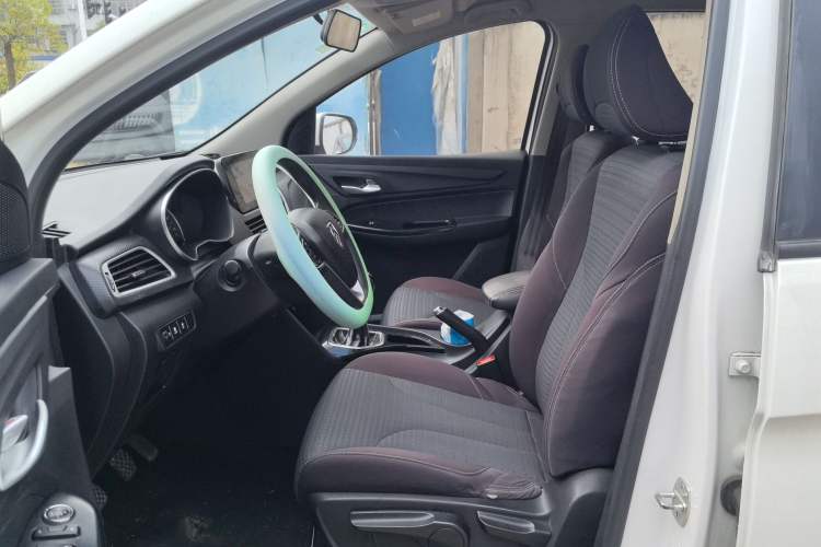 Used Baojun 730 2019 1.5L Manual Fashion Model 7-seater National V