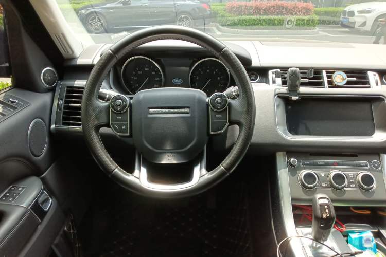 Used Land Rover Range Sport 2017 3.0 SC V6 SE Steering Wheel