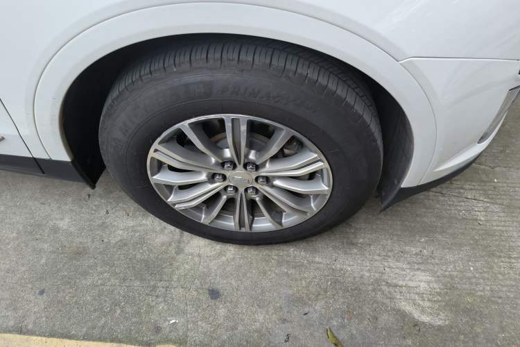 Used Cadillac XT5 2018 25T Luxury Model Right Front Wheel Hub