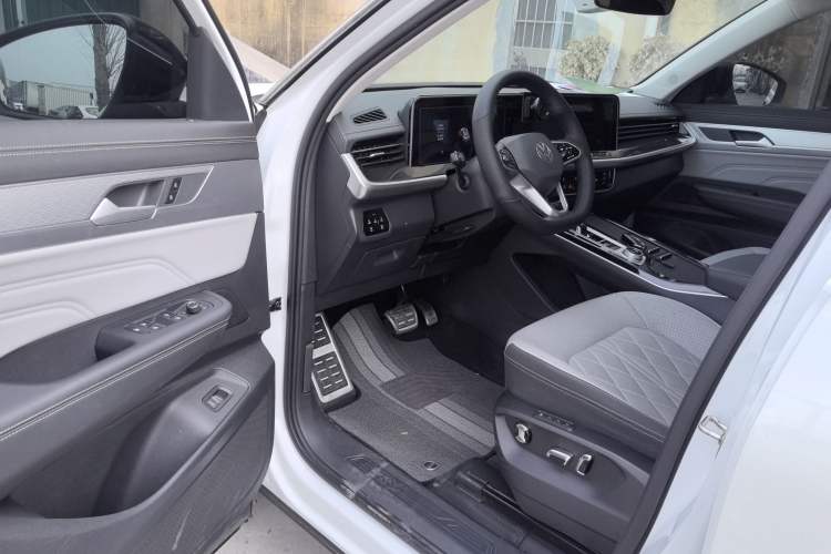 Used Volkswagen Tavendor 2023 380TSI Four-Wheel Drive R-Line Cruise Edition Driver Seat