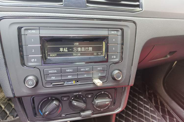 Used Volkswagen Santana 2021 1.5L Automatic Fashion Edition Audio And AC Panel