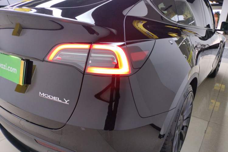 Used Tesla Model Y 2023 High-Performance All-Wheel-Drive Version