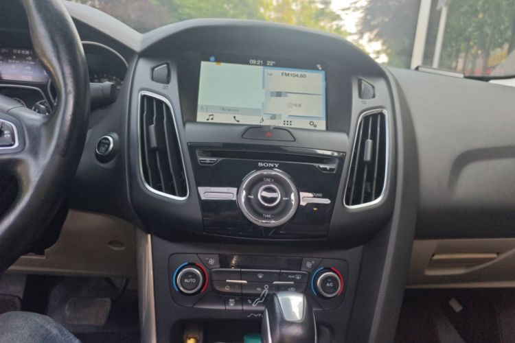 Used Ford Focus 2015 Sedan EcoBoost 180 Automatic Flagship Model Audio And AC Panel