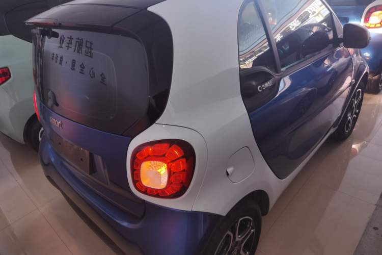 Used smart fortwo 2017 1.0L 52kW New Sound Special Edition China V Emission Standard