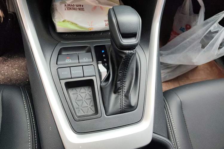 Used Toyota Wildlander 2024 2.0L CVT Two-Wheel Drive Leading Edition
